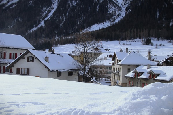 Śnieg na dachu – jak się go pozbyć?