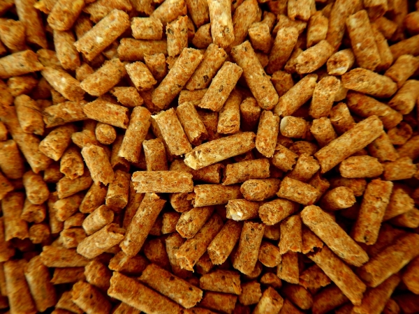 Pellet – rodzaje, spalanie, wydajność i wpływ na środowisko