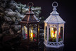 Boże Narodzenie - Latarenka z 3 świecami LED  i dekoracją, czarna (4)