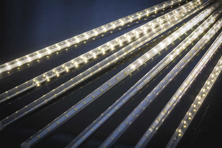 Lampki choinkowe - Lampki Meteory Zewnętrzne 250LED 5M Białe Ciepłe CH36 EUROHIT Christmas (3)