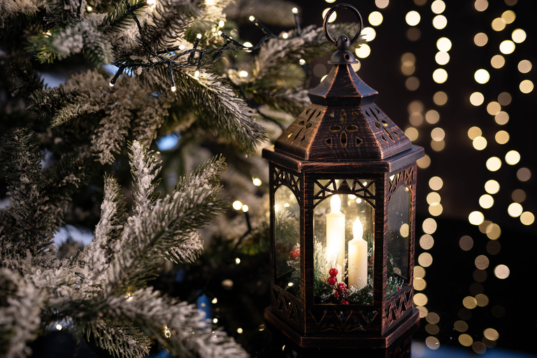 Boże Narodzenie - Latarenka z 3 świecami LED  i dekoracją, czarna (3) Boże Narodzenie - Latarenka z 3 świecami LED  i dekoracją, czarna (3)