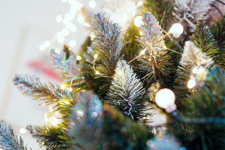 Boże Narodzenie - Sosna z brokatem biała 220 cm  CHOINKA SZTUCZNA  (10)